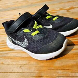 Nike Revolution 6